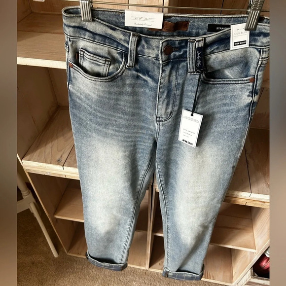 Judy Blue Vintage Straight Rolled Cuff Jean - Picture 5 of 14